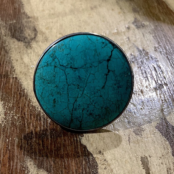 1.5” ROUND TURQUOISE RING ( FLEXIBLE BAND SIZE ) - Picture 3 of 3